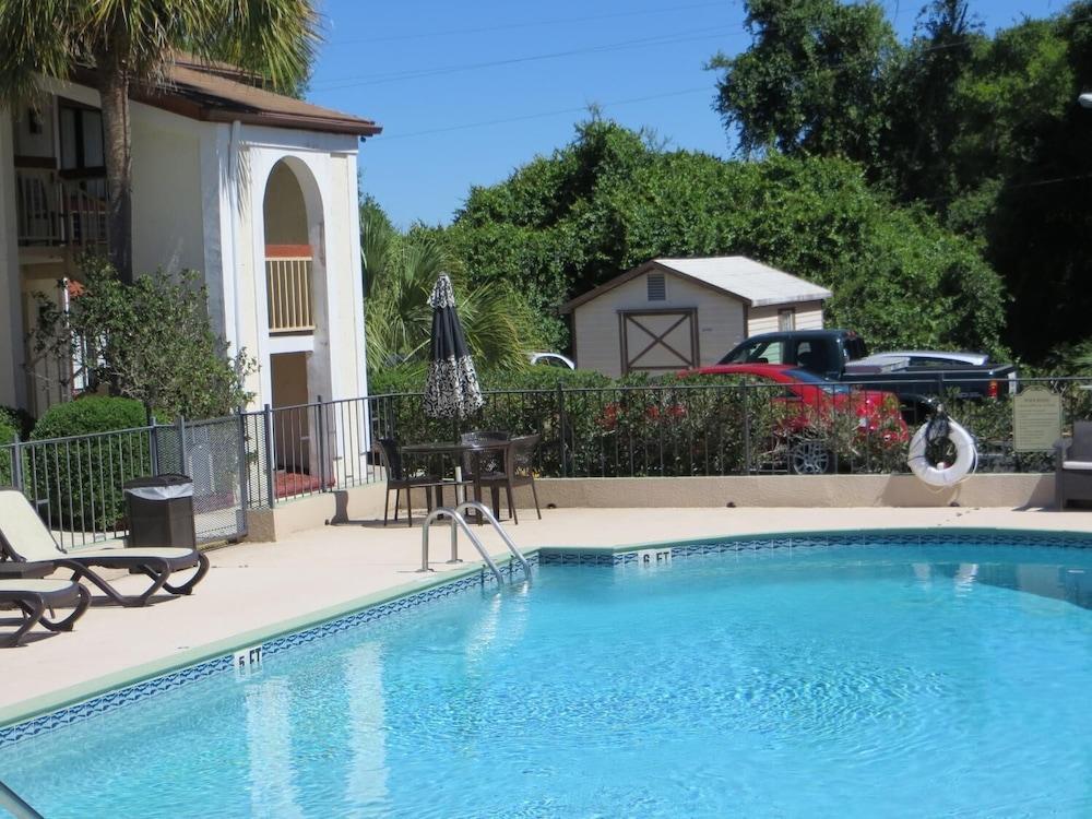 The Central Motel photo 30