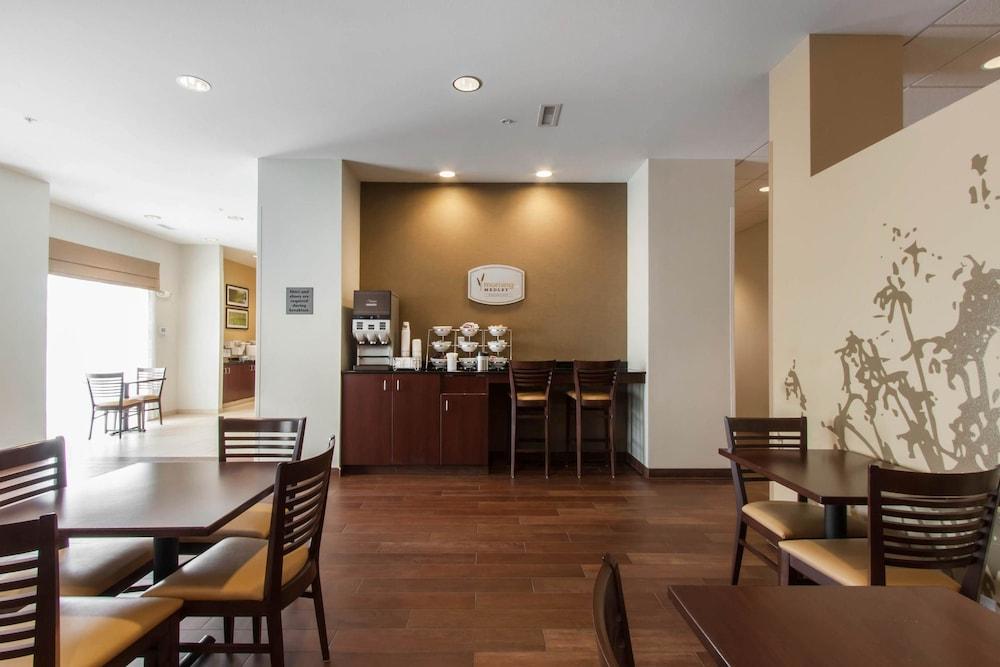 Sleep Inn & Suites Fargo Medical Center photo 39