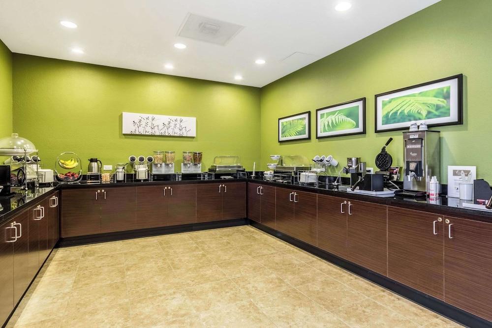 Sleep Inn & Suites Jourdanton - Pleasanton photo 16