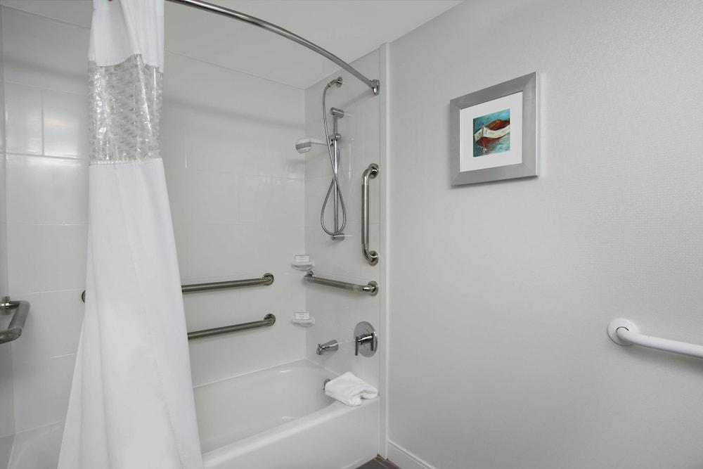 Hampton Inn Madison photo 14