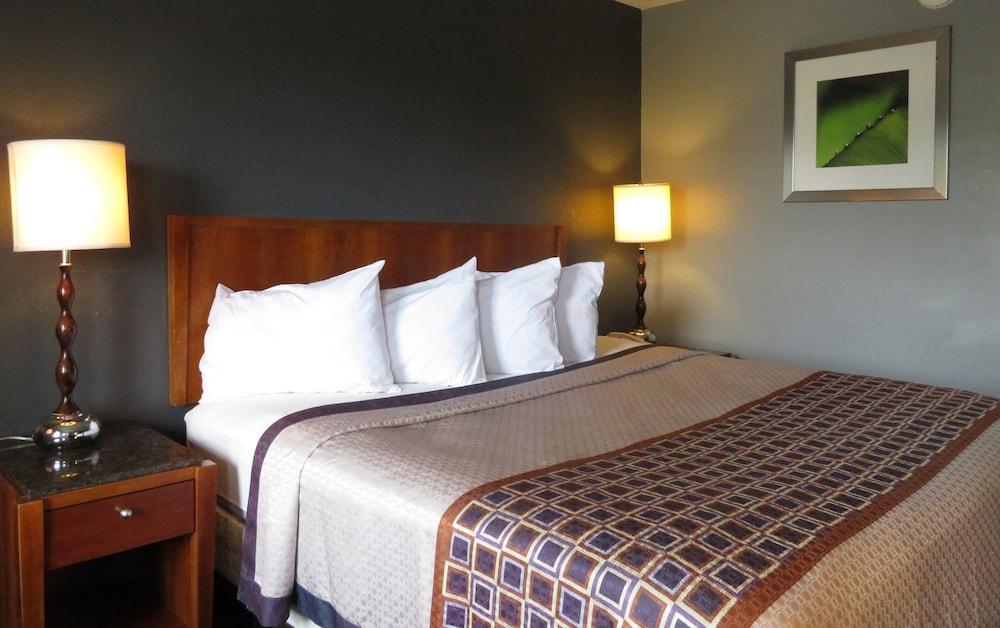 Travelodge by Wyndham Walterboro photo 36