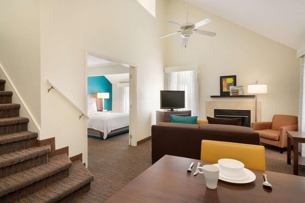 Hawthorn Suites by Wyndham Tinton Falls photo 2