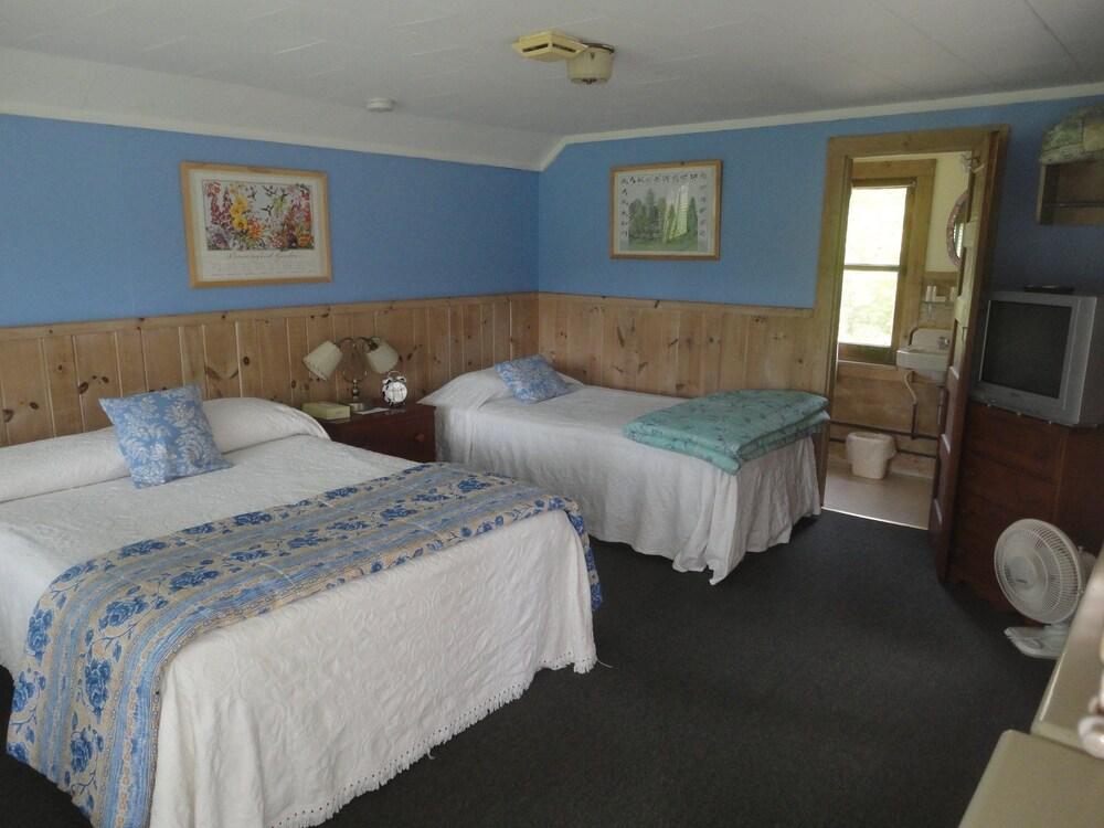 The Cabins at Autumn Mountain Winery photo 11