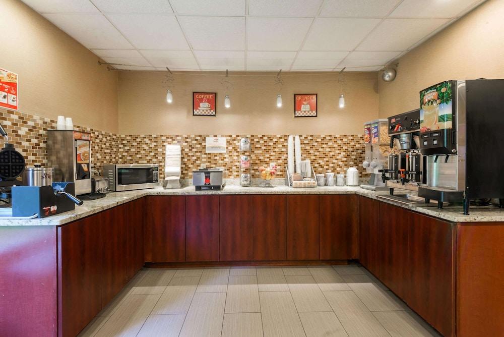 Super 8 by Wyndham Mars/Cranberry/Pittsburgh Area photo 16
