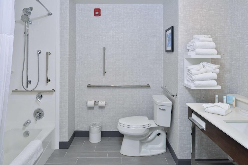 Hampton Inn & Suites Adrian photo 28