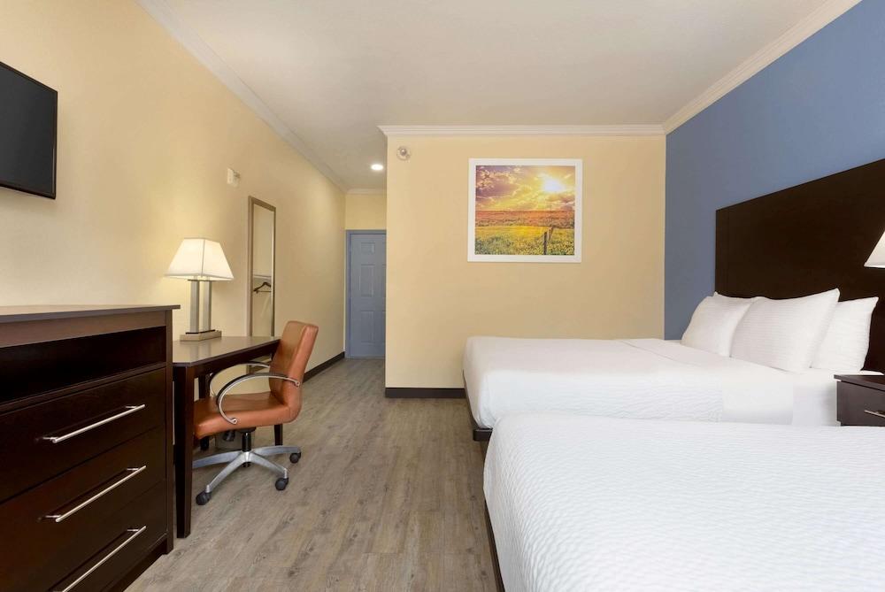 Days Inn & Suites by Wyndham Euless DFW Airport South photo 47