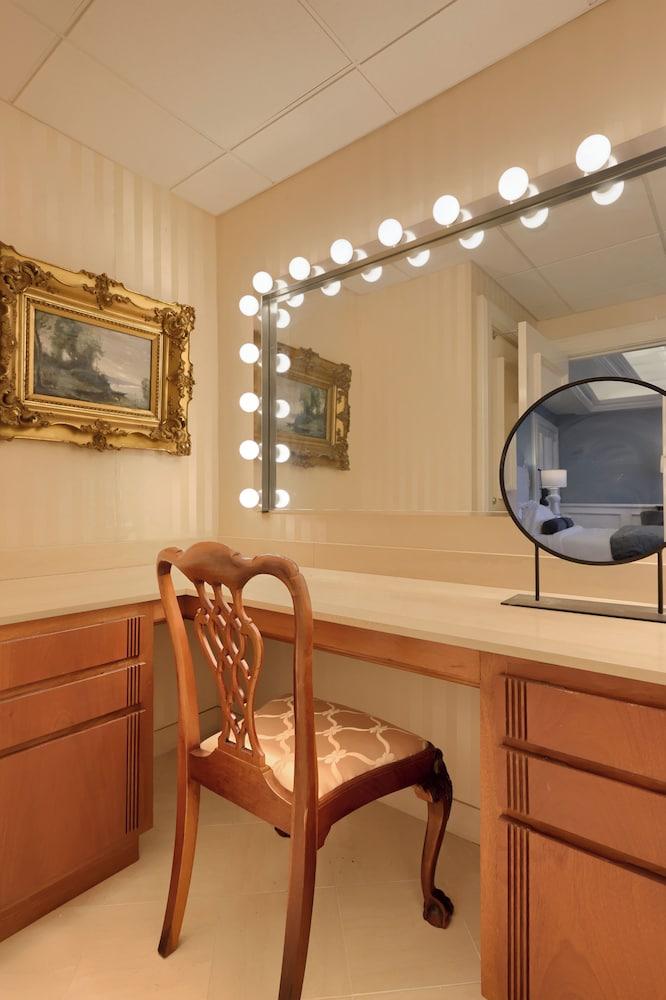 The Executive Suites and Venue photo 74