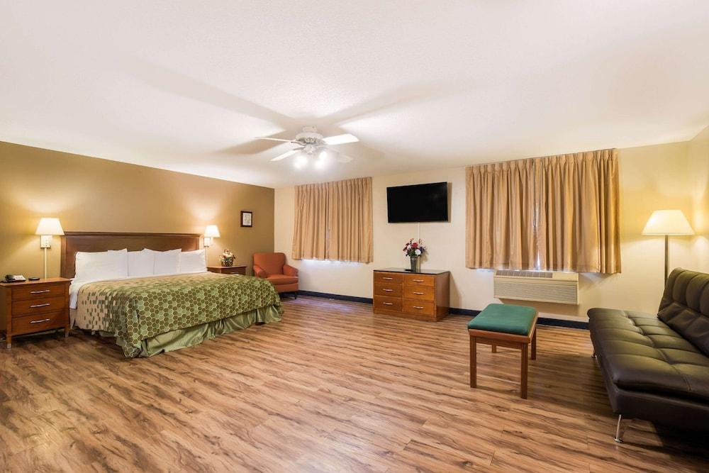 AmericInn by Wyndham Lake Mills photo 26