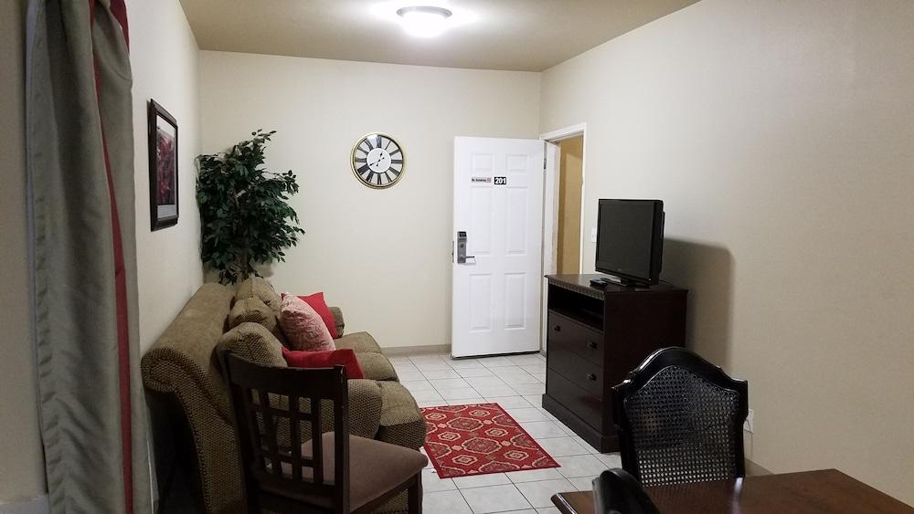 Crossroads Inn & Suites photo 4
