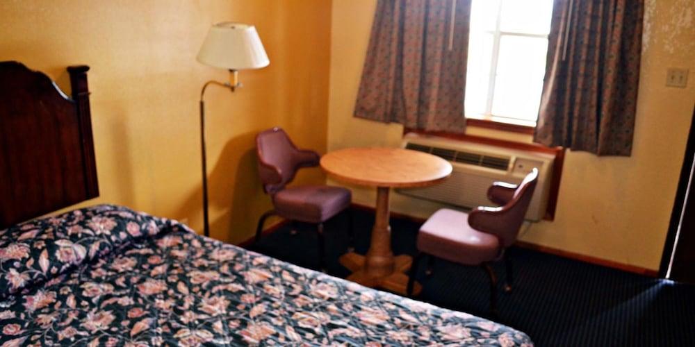 Aloha Inn photo 11