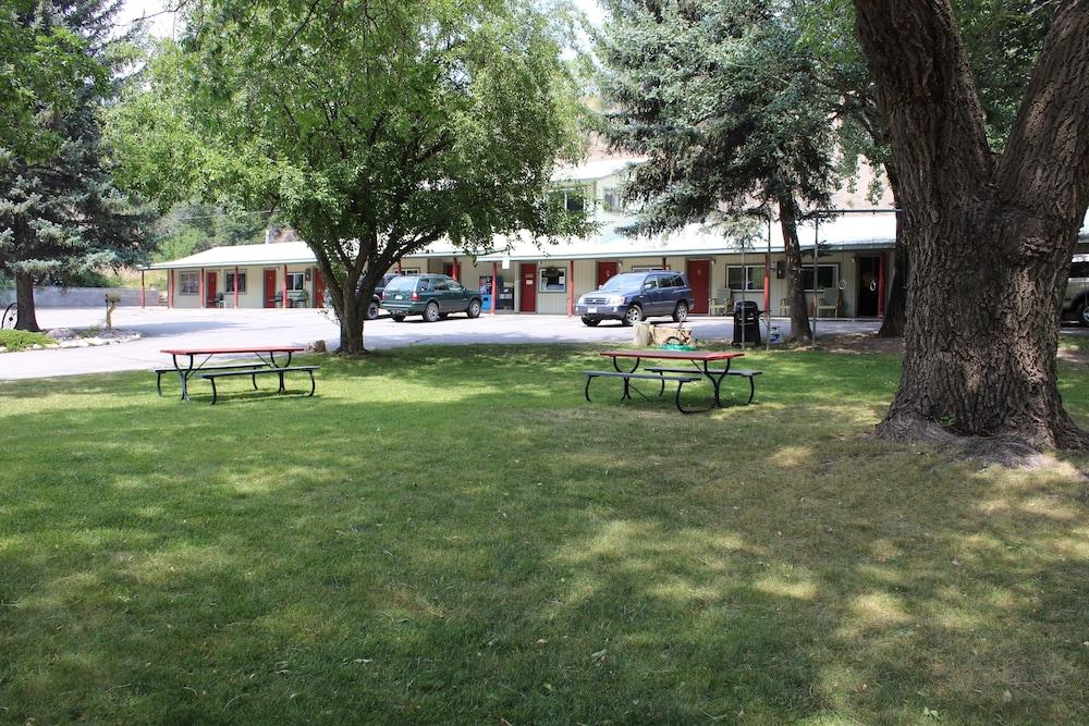 Wapiti Self-Service Lodge photo 15