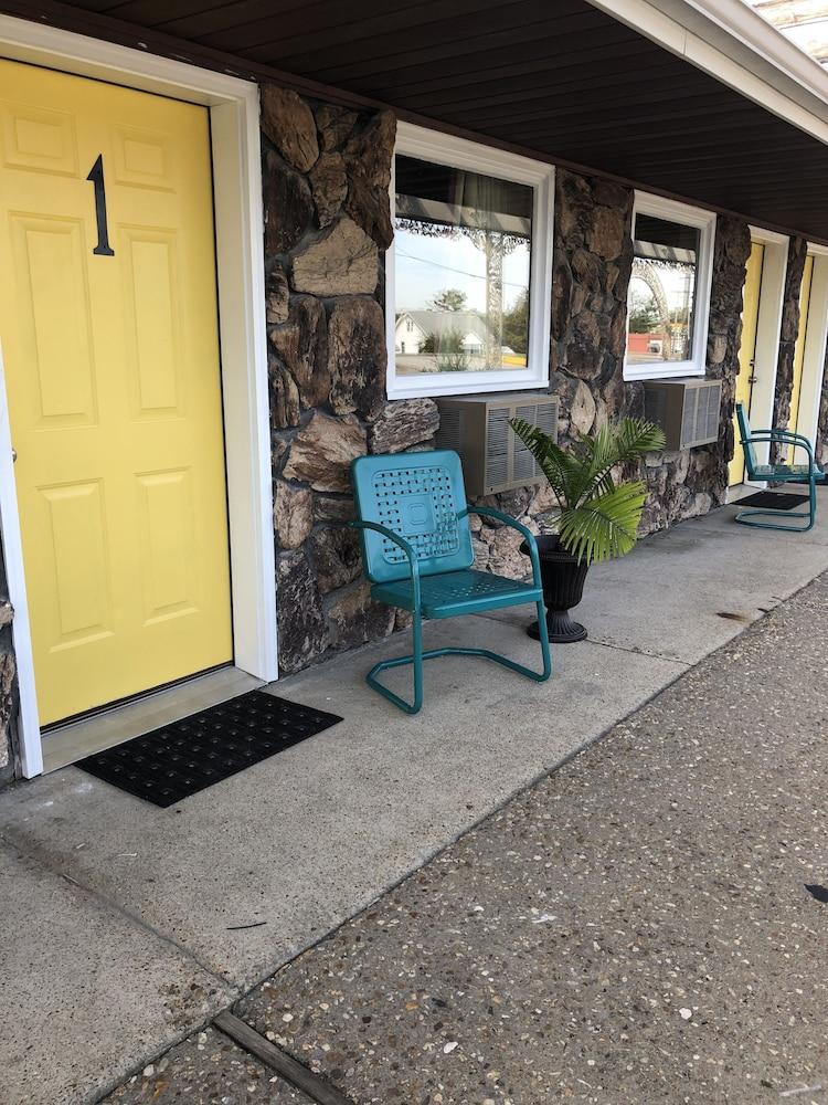 Triangle Inn Motel photo 2