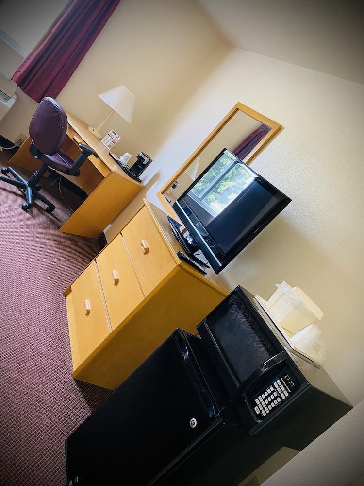 Herington Inn & Suites photo 15
