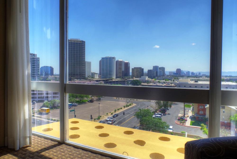 Holiday Inn Express & Suites Phoenix Midtown by IHG photo 46