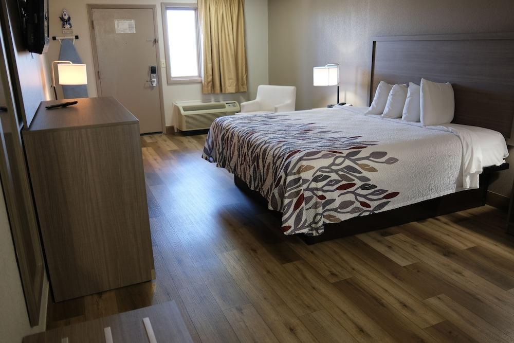 Red Roof Inn Staunton photo 4