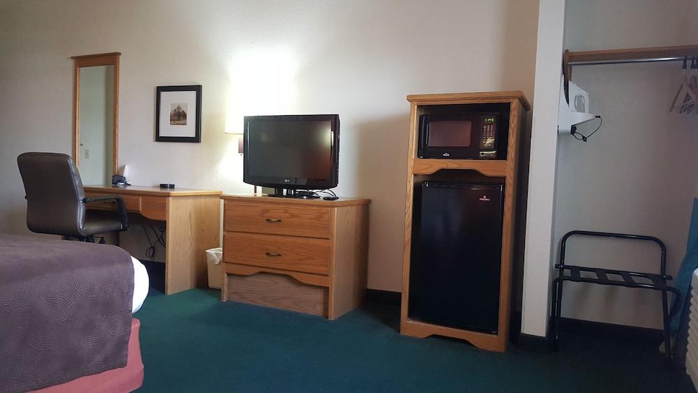 Holiday Inn Express Garden City East by IHG photo 10