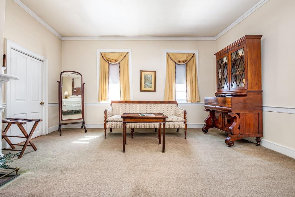 Wayside Inn photo 16