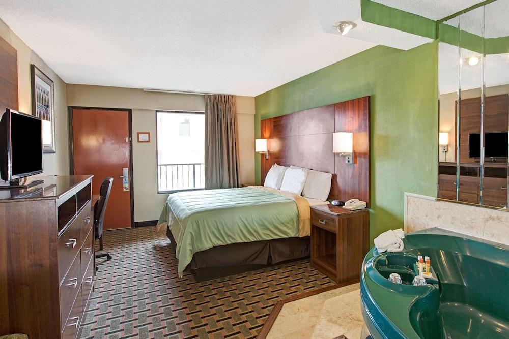 Days Inn by Wyndham Conover-Hickory photo 34