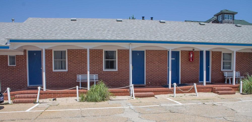 Colonial Inn Motel photo 57