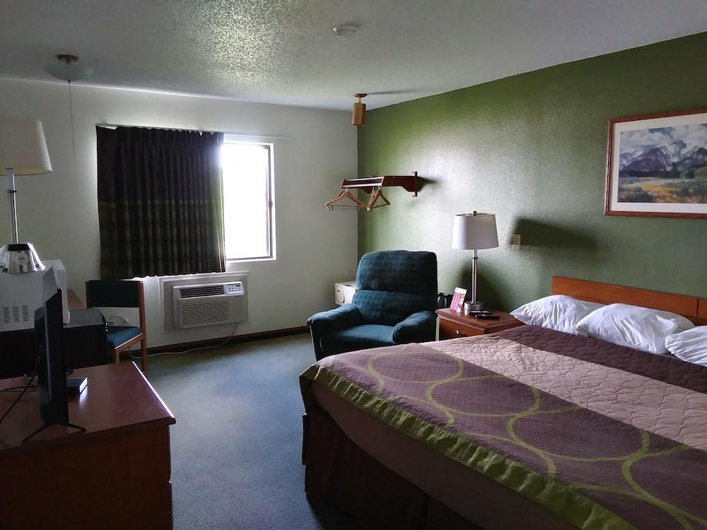 Capital O Amerihost Inn and Suites Kingdom City Hwy 54 MO photo 12