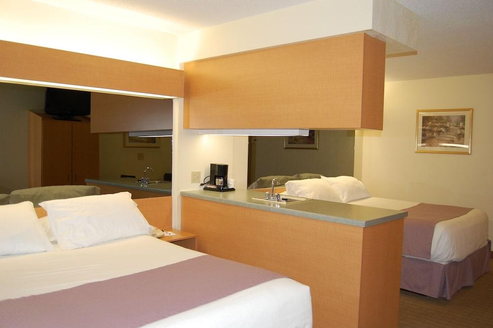 Microtel Inn & Suites by Wyndham Plattsburgh photo 3