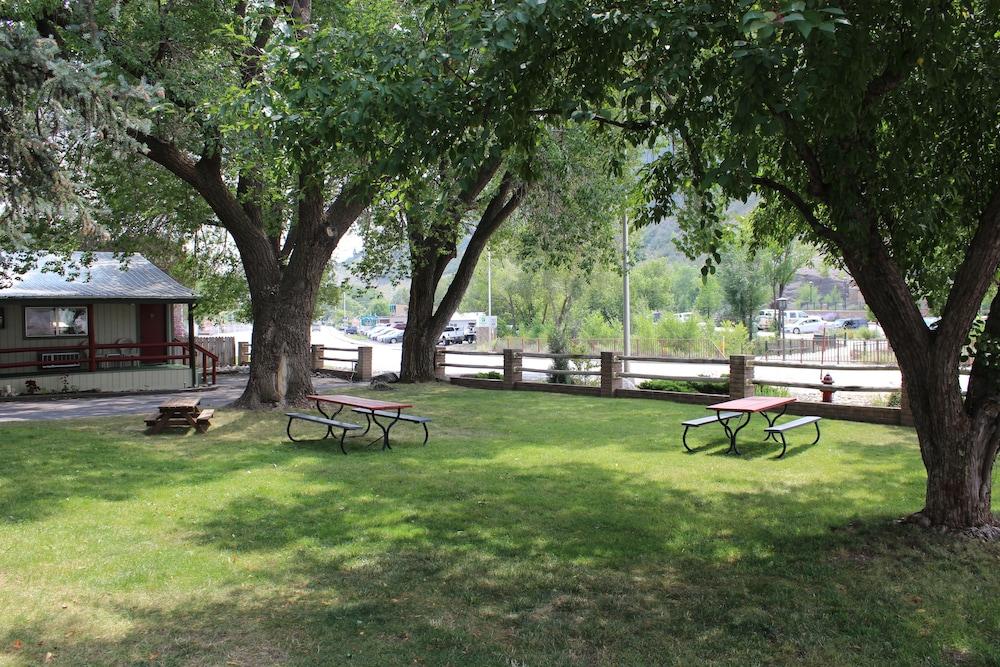 Wapiti Self-Service Lodge photo 6