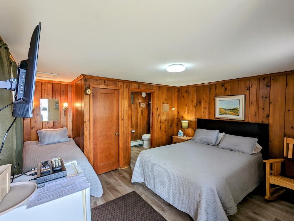 Riverside Motel photo 20