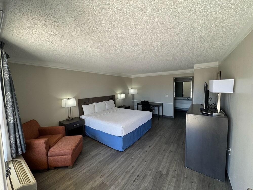 Capital O Georgetown TX I 35 photo 14