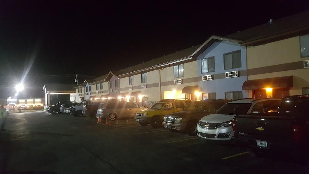 Americas Best Value Inn & Suites Harrisonville photo 47
