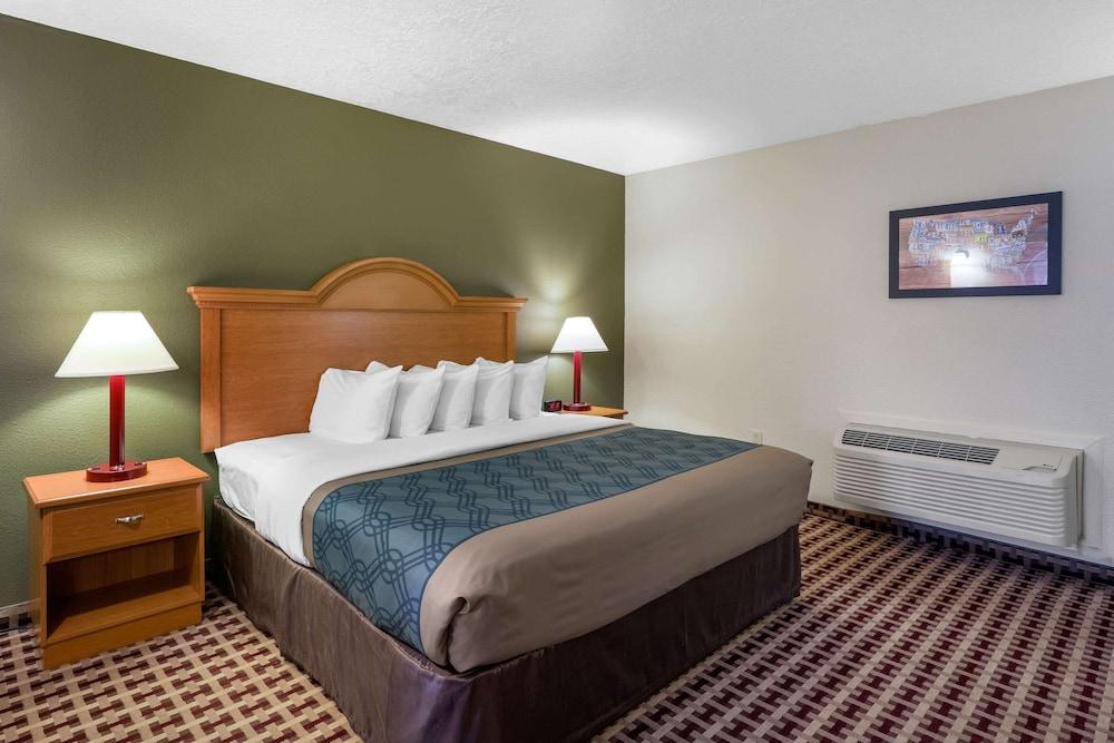 Econo Lodge Inn & Suites Socorro photo 31