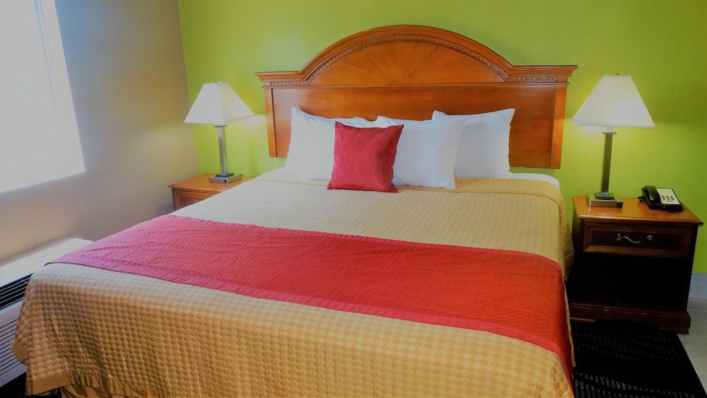 Oak Tree Inn & Suites photo 19