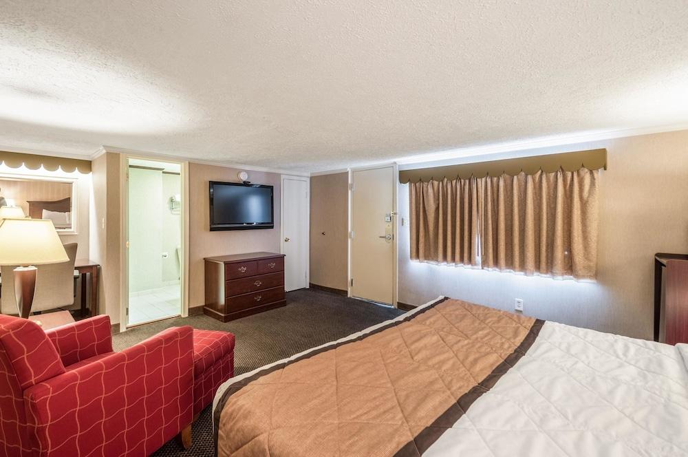 Rodeway Inn & Suites Charles Town photo 34