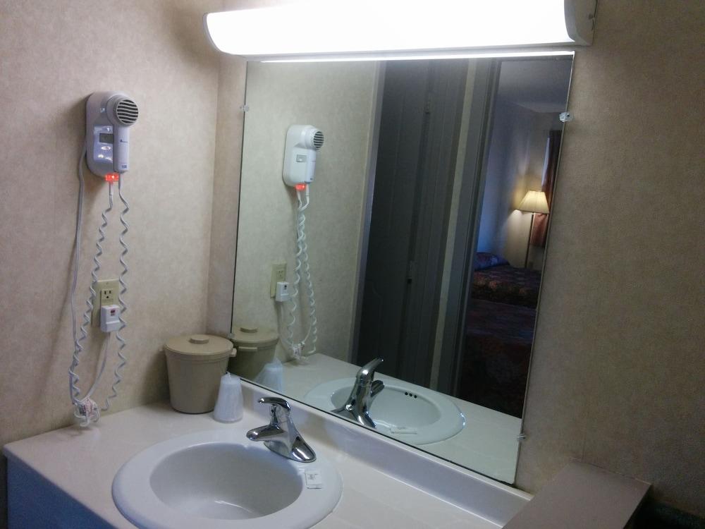 Budget Inn - Troy photo 5