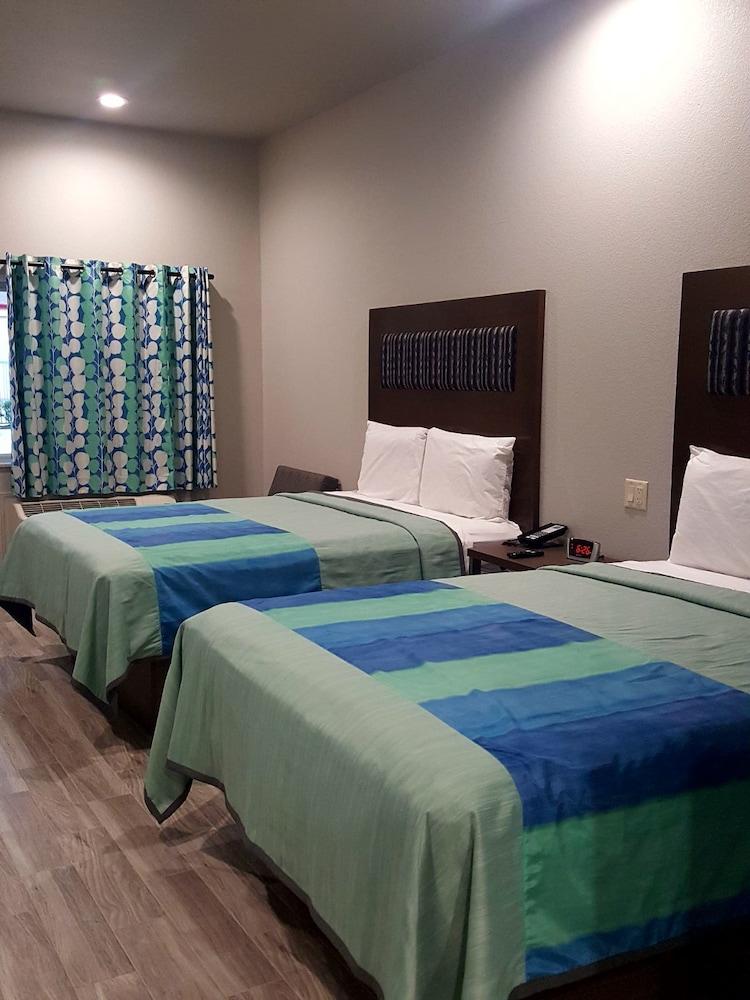 Hotel Blue - Woodlands photo 2