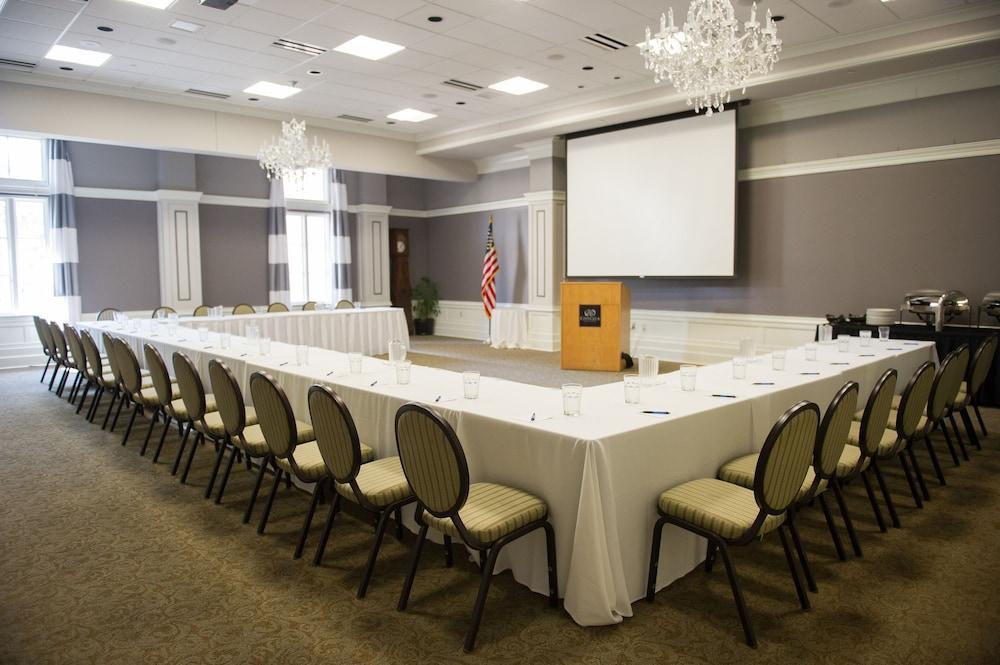 Carriage House Hotel photo 15