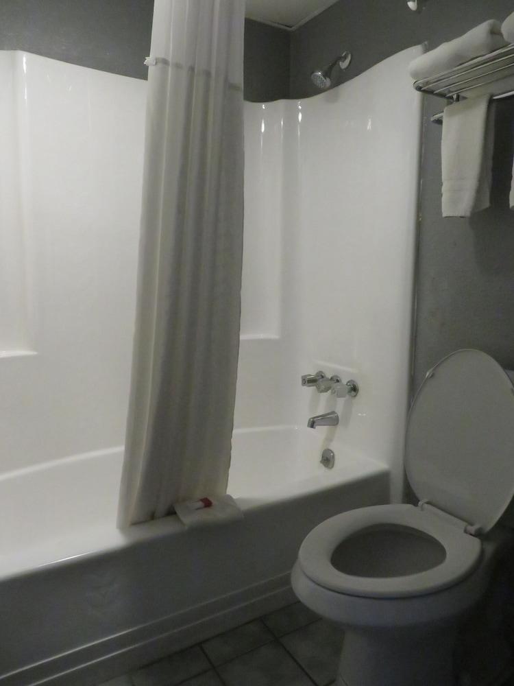 Travelodge by Wyndham Walterboro photo 27