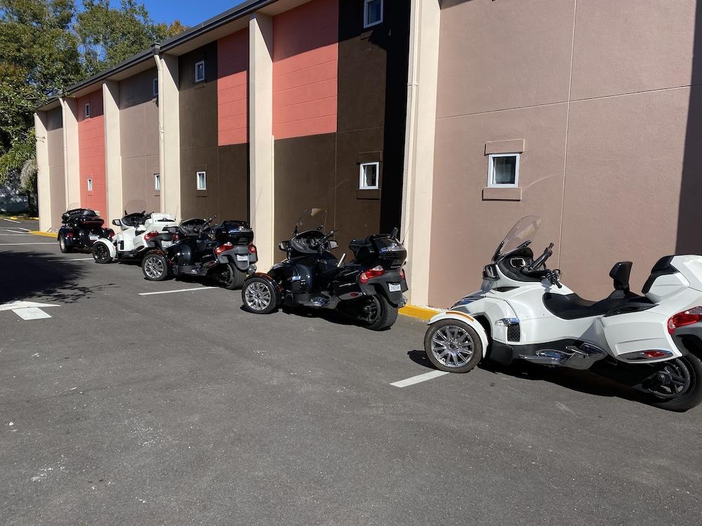 Tropical Inn & Suites photo 42