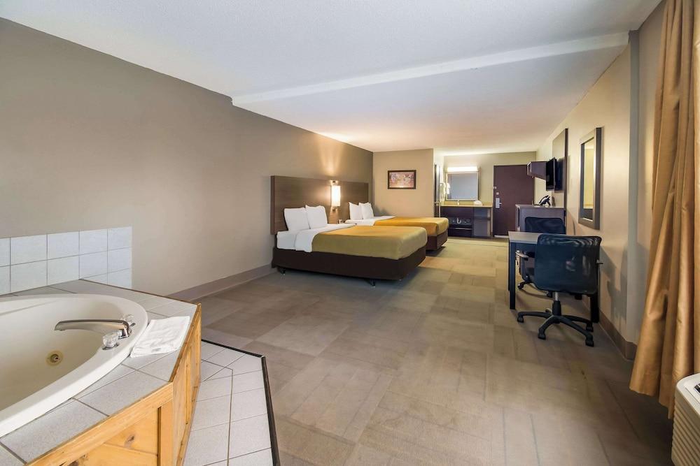 Econo Lodge Duluth near Miller Hill Mall photo 18