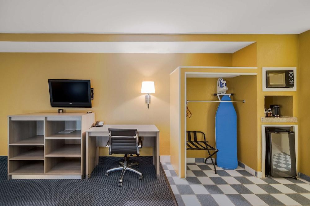 SureStay Hotel by Best Western Mt Pleasant photo 13