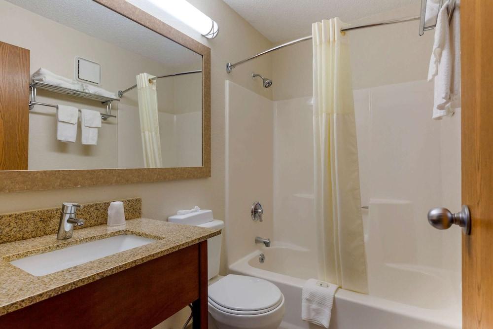 Quality Inn Lee - Lenox South photo 29