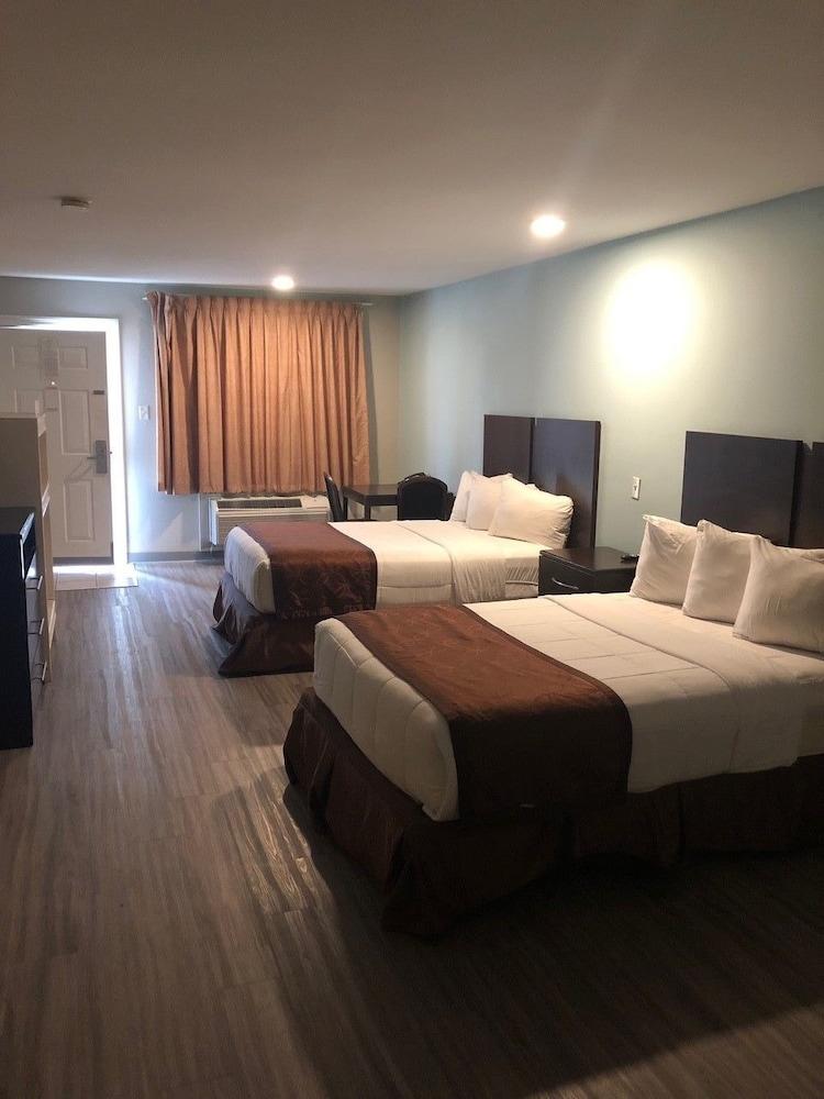 Cypress Inn photo 16