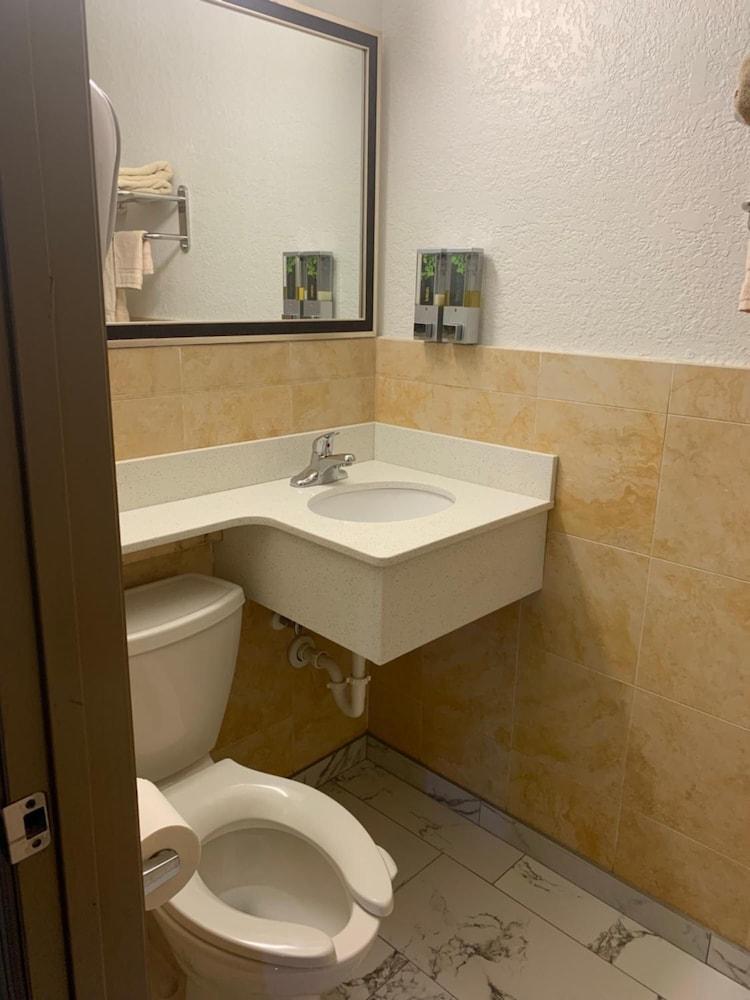 Budget Inn photo 21