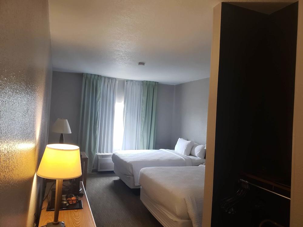Country Inn & Suites by Radisson, Fairview Heights, IL photo 27