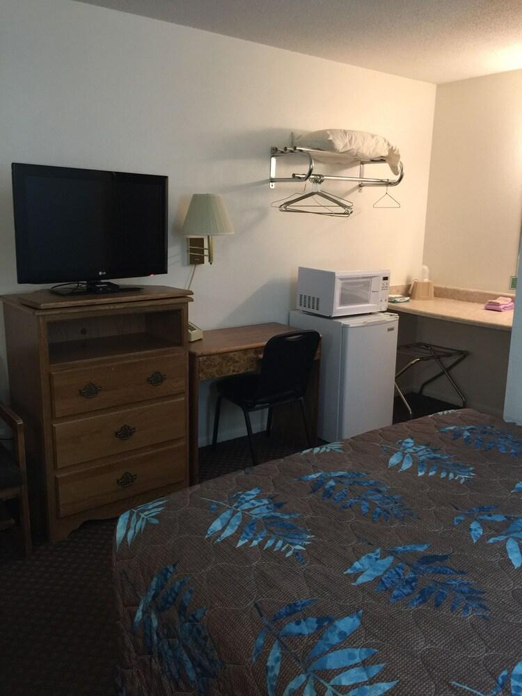 Lazy U Motel photo 5