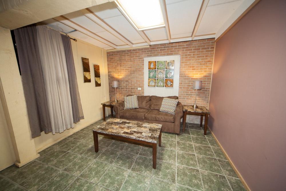 Log Cabin Lodge & Suites photo 54