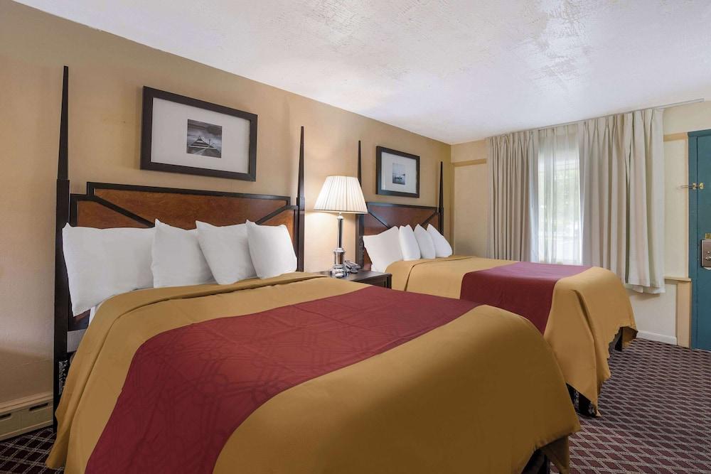 Rodeway Inn photo 18
