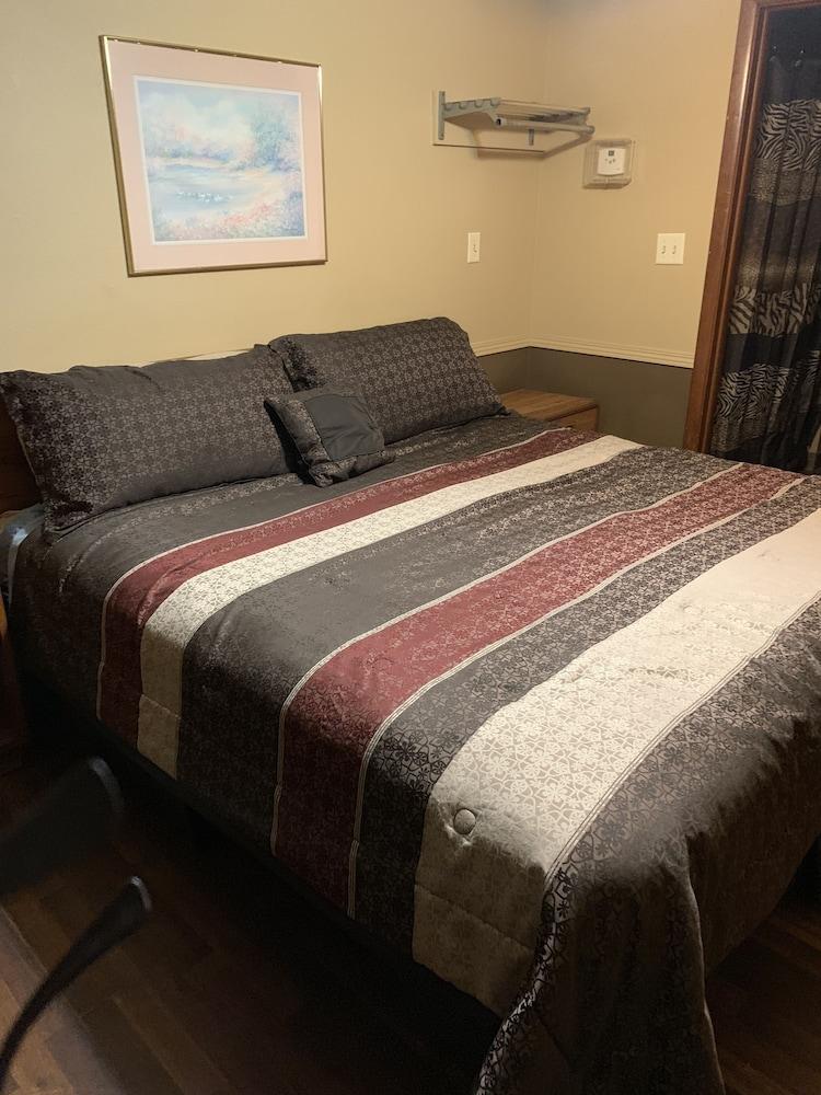 Blue Spruce Motel photo 41