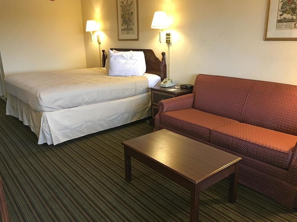 Americas Inn photo 9