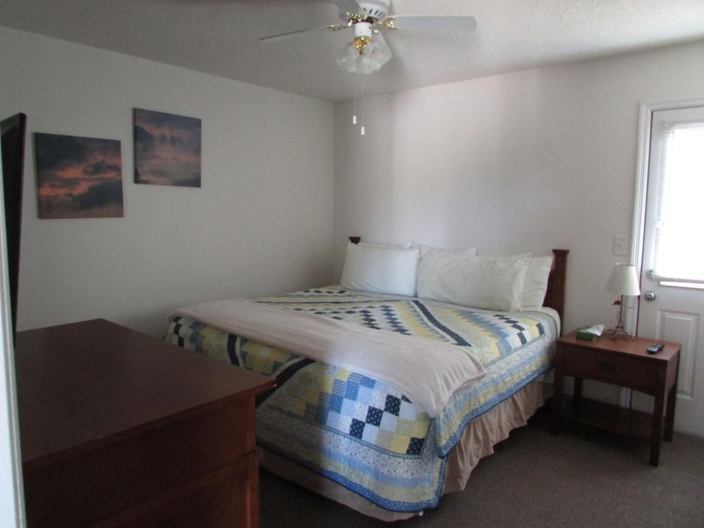 Douglas Inn & Suites photo 3