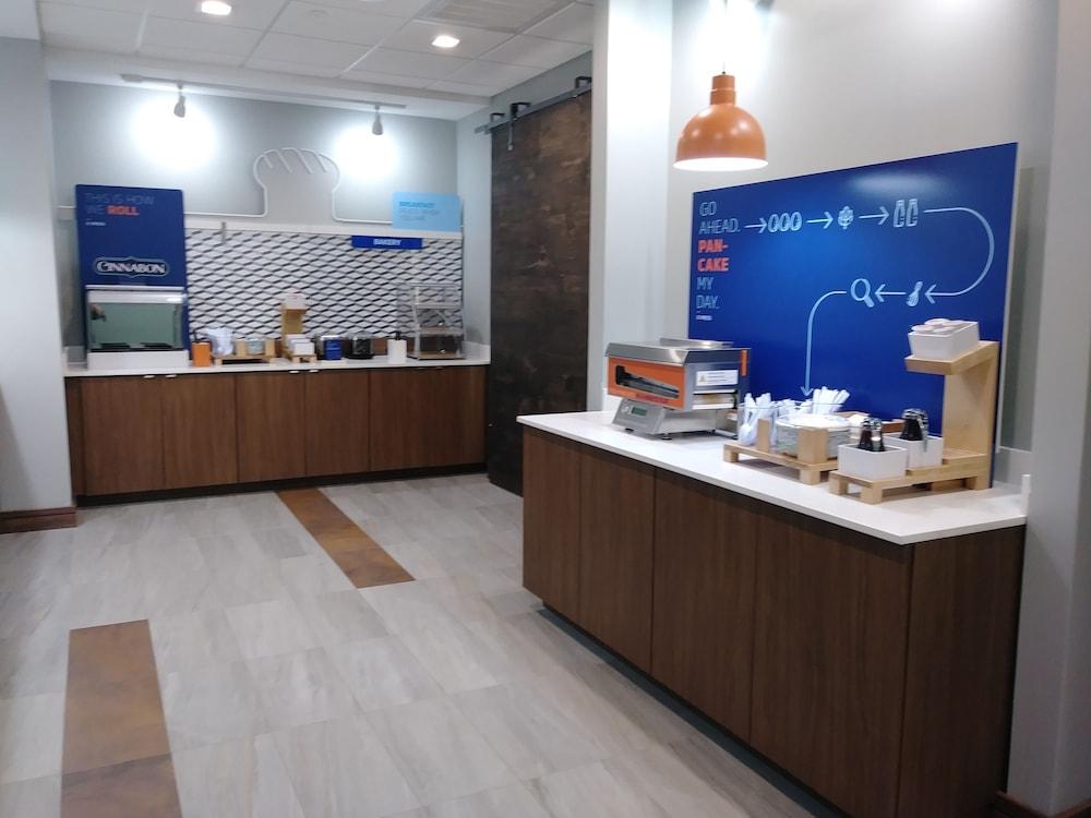 Holiday Inn Express & Suites Dallas Northeast - Arboretum by IHG photo 22